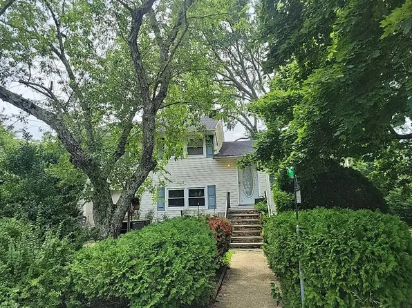 11 Manor Dr, Neptune, NJ 07753