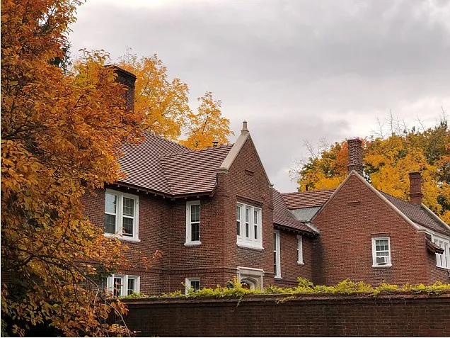 Colonial Village Apartments — Photo 6