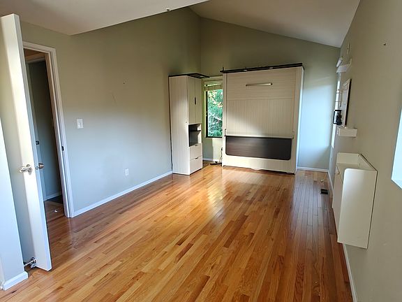 2nd image of 1400 Bellevue Way SE APT 8