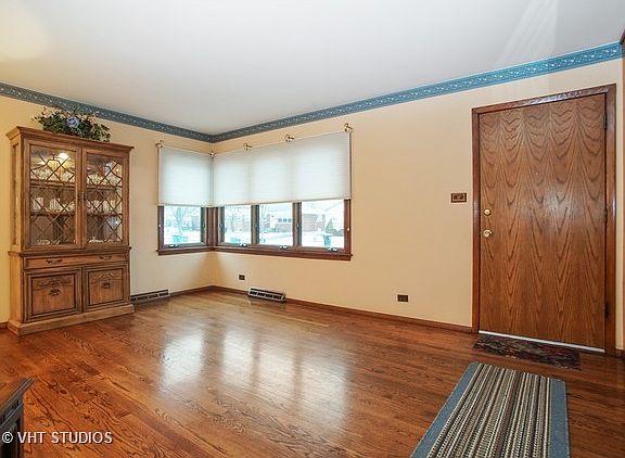 3rd image of 529 Vassar Ln