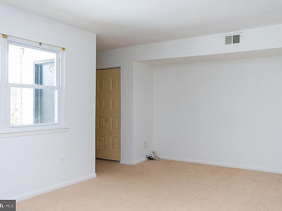 3rd image of 81 Brighton Ct