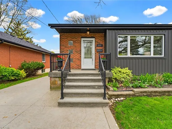 217 Upper Paradise Rd, Hamilton, ON L9C 5C1