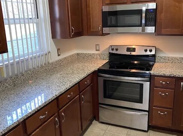 9089 W Swan Cir, Saint Louis, MO 63144