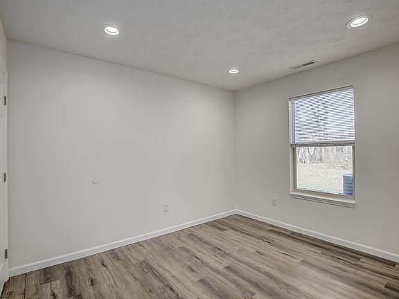 4th image of 1245 Sparta Dr