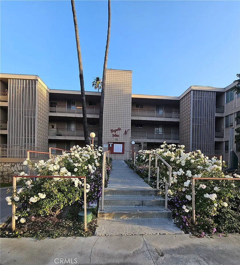 2 bed, 1026 sqft, $2,300 — Photo 1
