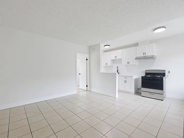 14700 Strathern St #17A — Photo 3