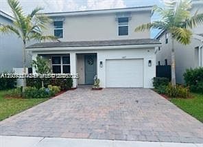 1st image of 687 SE 17th Ave