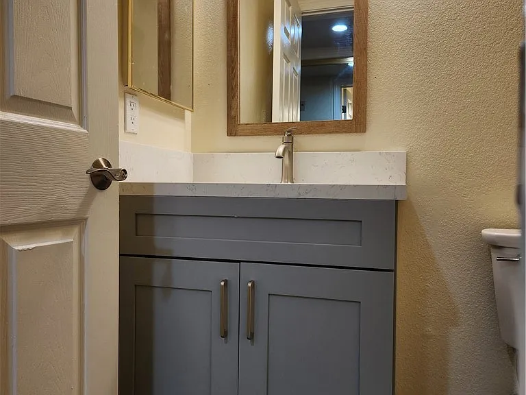 1131 E Doran St #105 — Photo 13