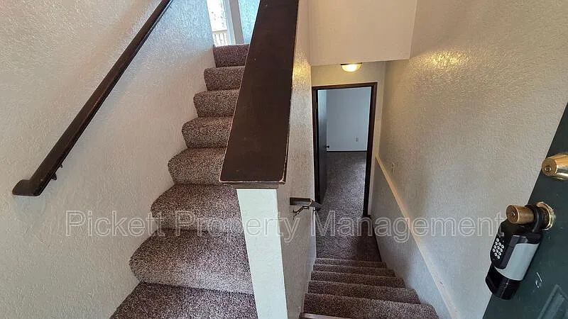 2 bed, 1.5 bath, 1156 sqft, $1,700 — Photo 3