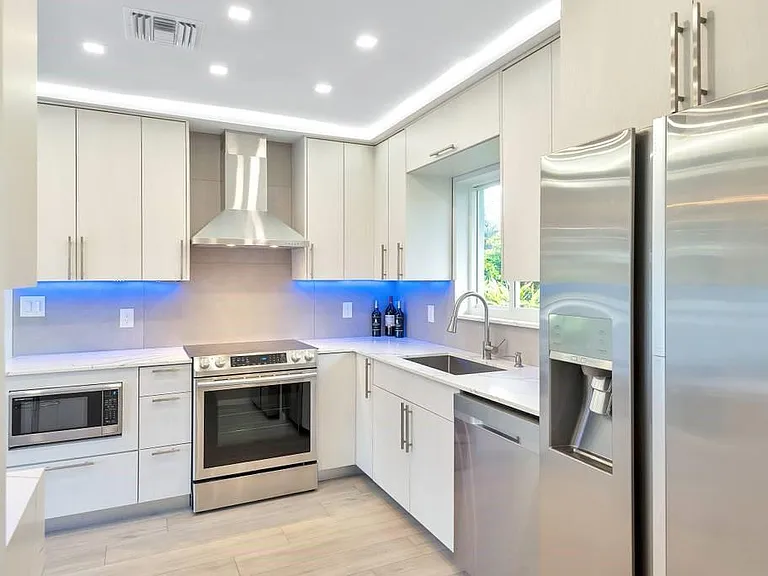 2417 Bayview Dr — Photo 25