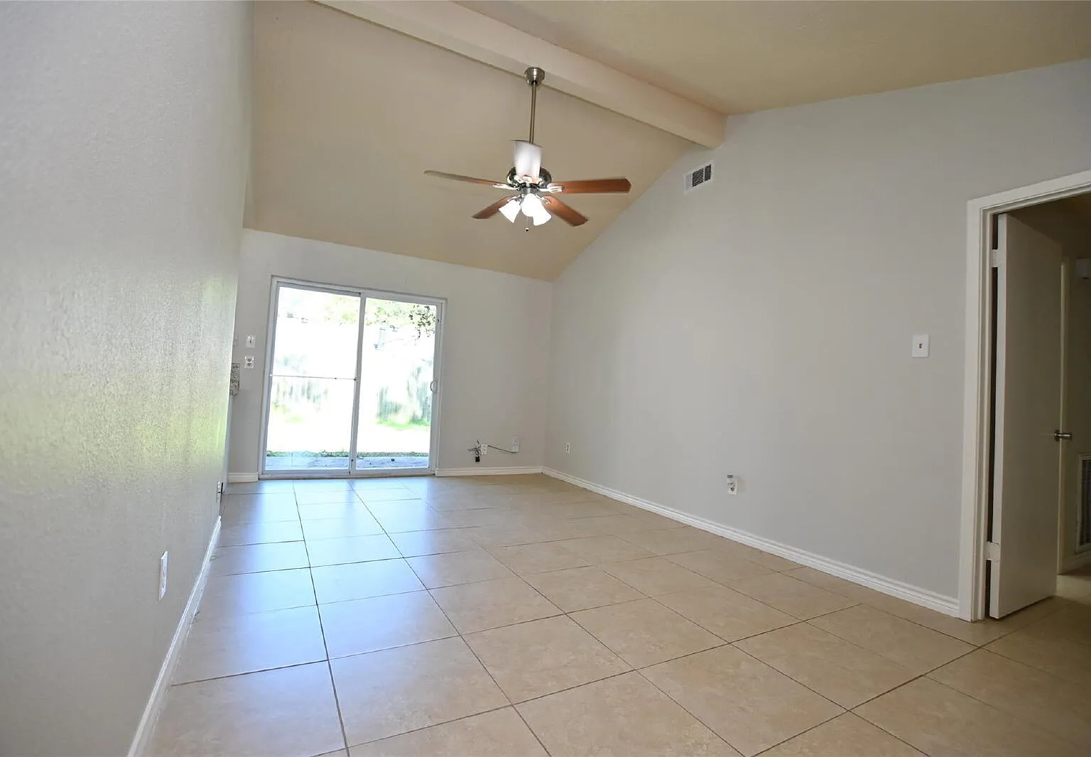 3 bed, 2.0 bath, 1470 sqft, $1,500 — Photo 4