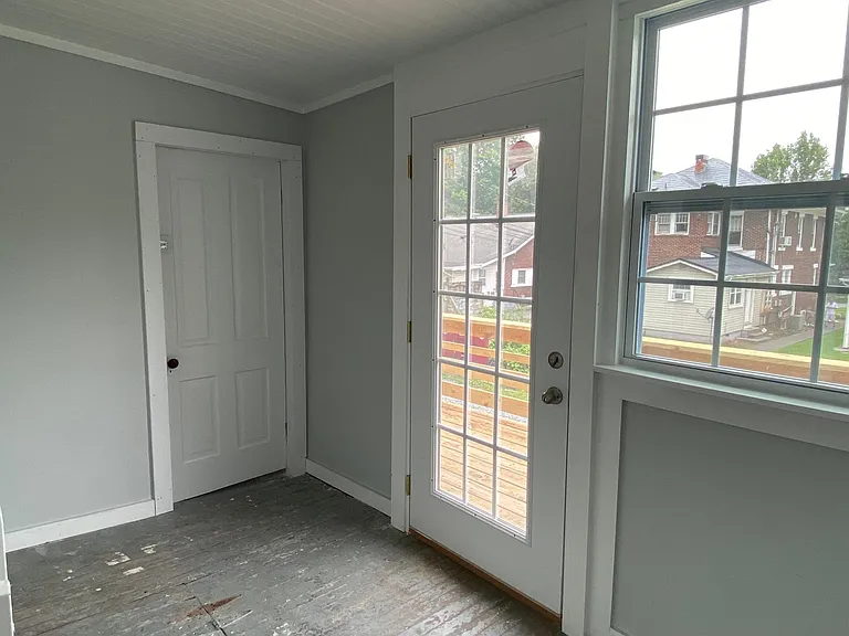 904 Earnest St — Photo 4