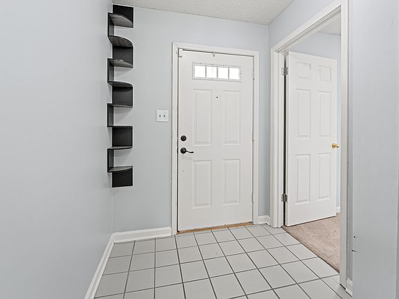 4th image of 2749 Colonial Towers Dr
