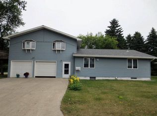 820 4th Ave SW, Rugby, ND 58368