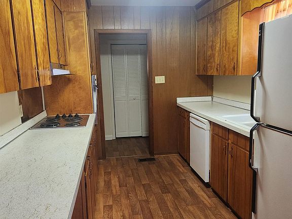 3rd image of 104 Valley View Dr
