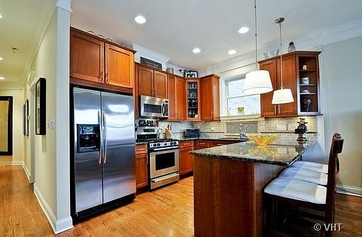 4th image of 3833 N Greenview Ave #2