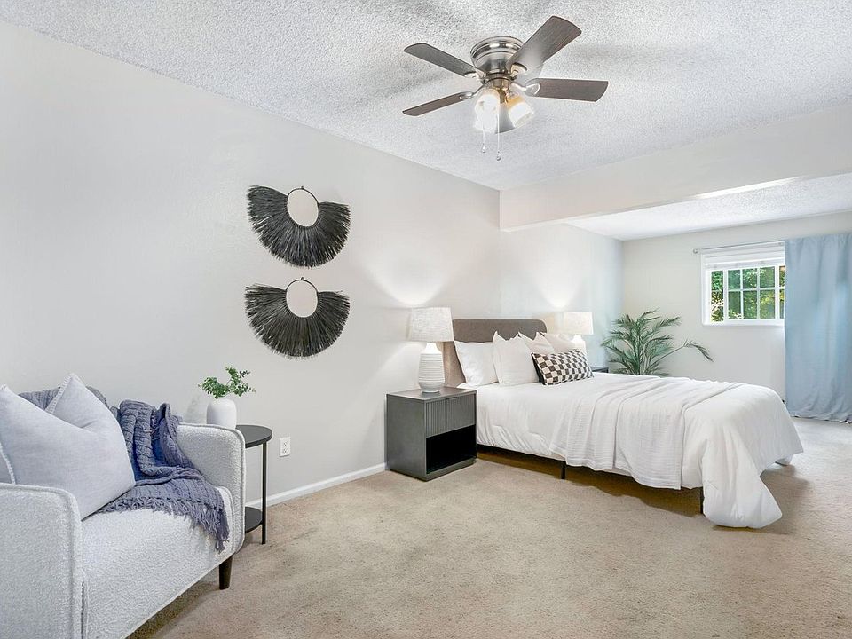 1st image of 801 Vanderbilt Ct