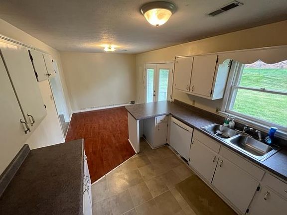 4th image of 321 Teddy Ave