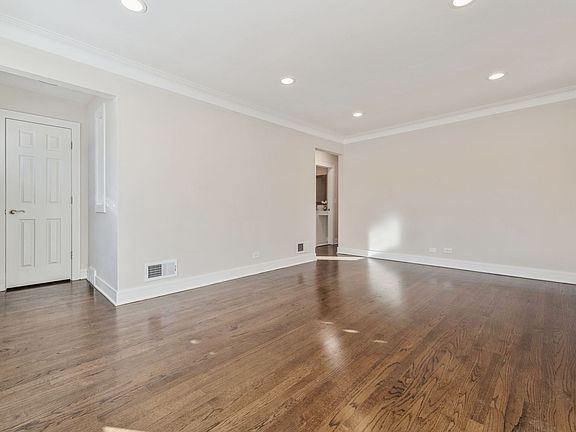 3rd image of 3634 N Oriole Ave