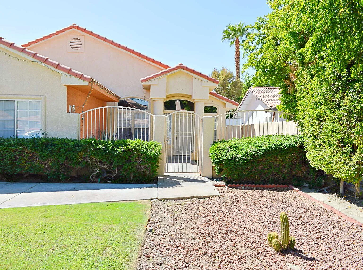 5 bed, 3.0 bath, 2566 sqft, $3,995 — Photo 4