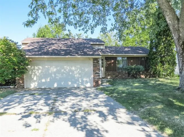 8465 Berkshire Dr photo 1