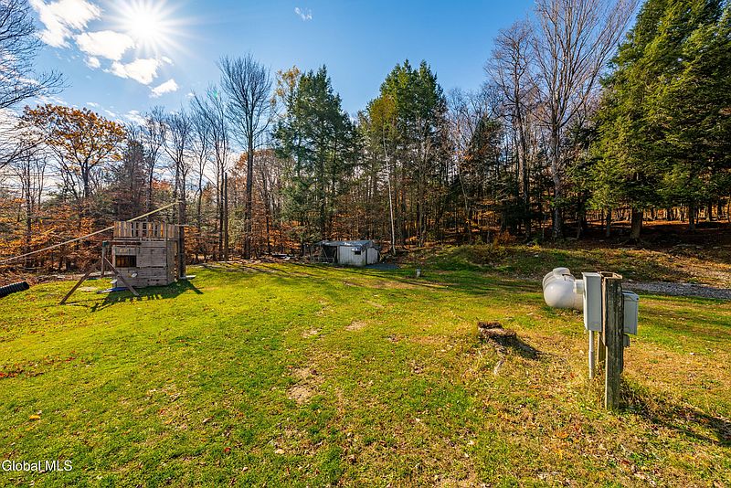 4th image of 89 Red Pond Road