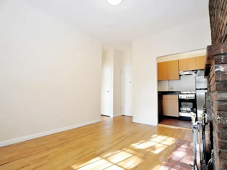 244 W 20th St #1R — Photo 4