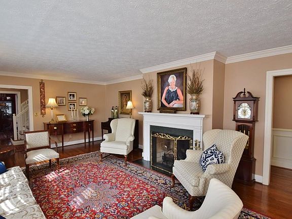 4th image of 230 Dixon Dr