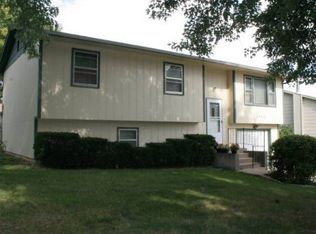 1503 Lilac Ln, Wamego, KS 66547