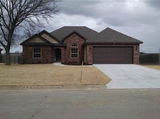 807 Sand St, Cave Springs, AR 72718