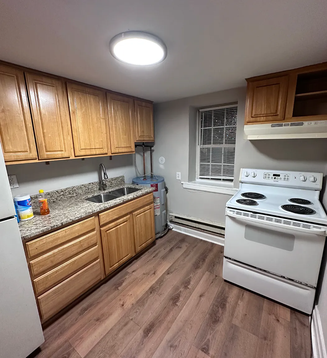 2 bed, 560 sqft, $1,300 — Photo 3