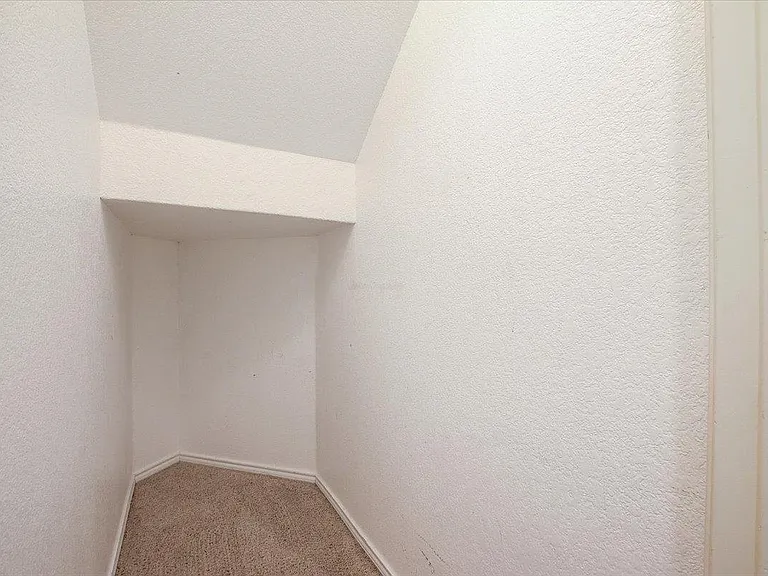 537 Golden Creek Dr — Photo 21