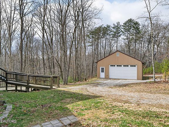 4th image of 331 E Cove Rd