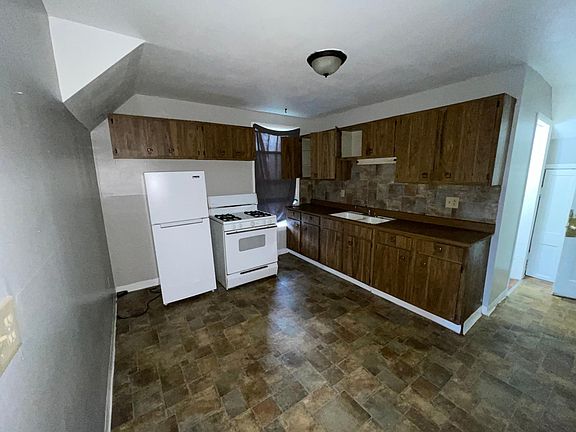 3rd image of 401 Park St #2