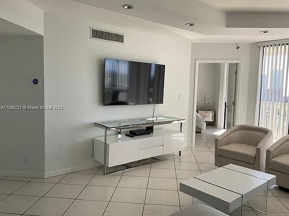 5th image of 1000 W Island Blvd APT 2203