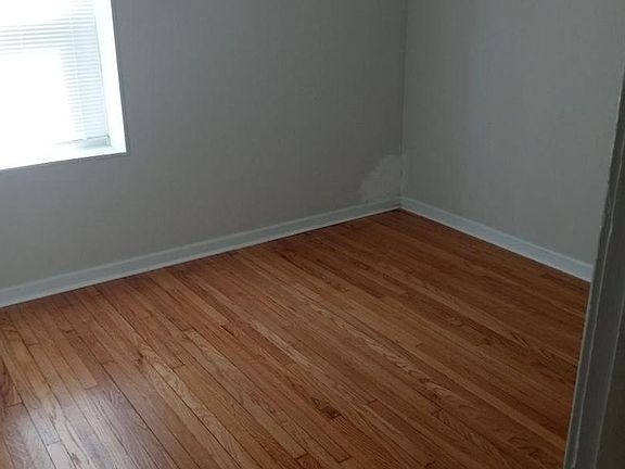 3rd image of 5200 Oleatha Ave Unit 1W