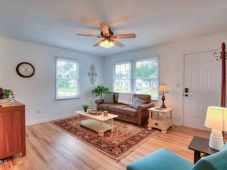 2418 Vines St — Photo 13