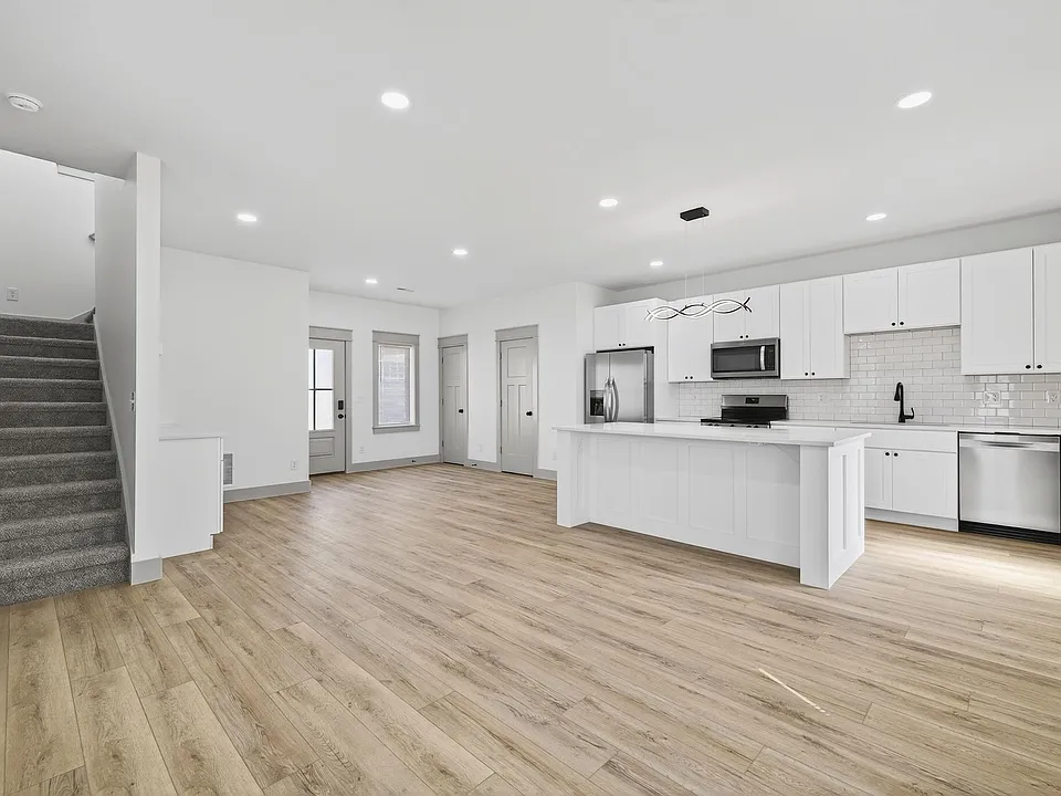 422 E Cottage Grove Ave