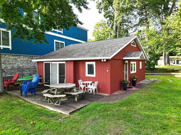 67441 Victory Shore Dr #13, Dowagiac, MI 49047