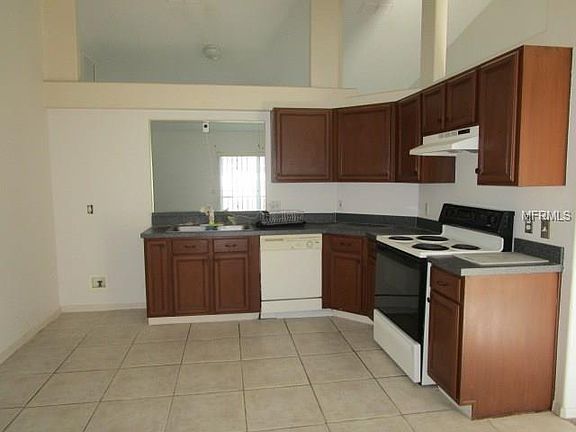 4th image of 713 Martin Ln