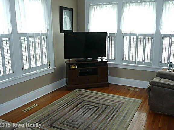4th image of 605 E Montgomery St