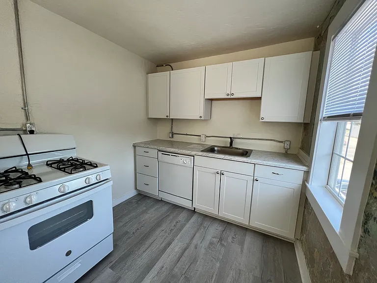 115 N Main St #11 — Photo 6