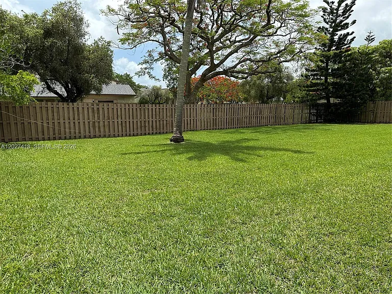 10711 SW 116th Ave — Photo 17