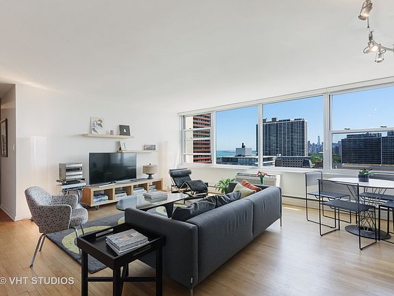 2nd image of 336 W Wellington Ave APT 2501