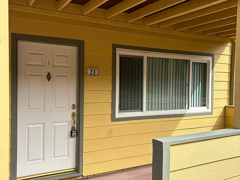 570 University Ave #21 — Photo 1