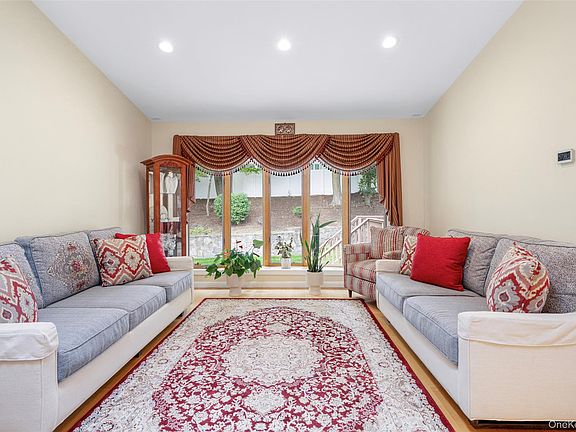 3rd image of 5 Oakridge Road