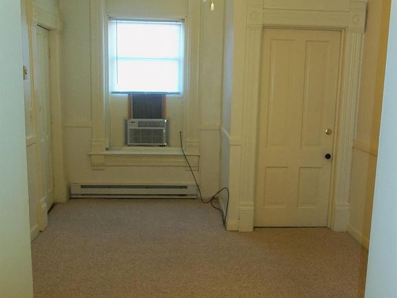 3rd image of 318 1/2 Liberty St APT 6