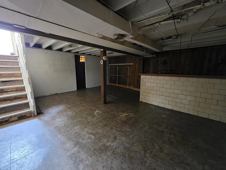 318 E Philadelphia Blvd — Photo 8