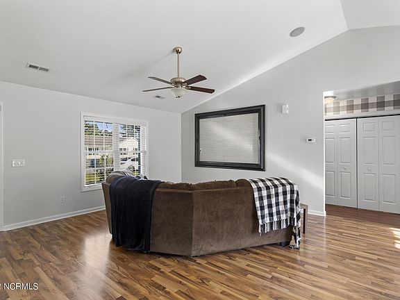 4th image of 513 Cherry Blossom Ln