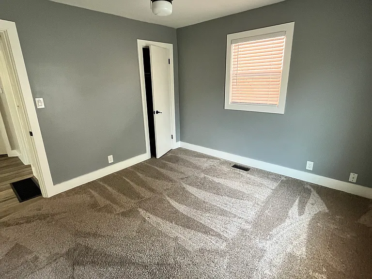 990 Vine St — Photo 6
